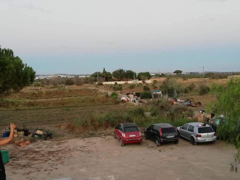 Aree Tende Presso La Casa In Campagna Di Ottavia Hotel Алецио Екстериор снимка