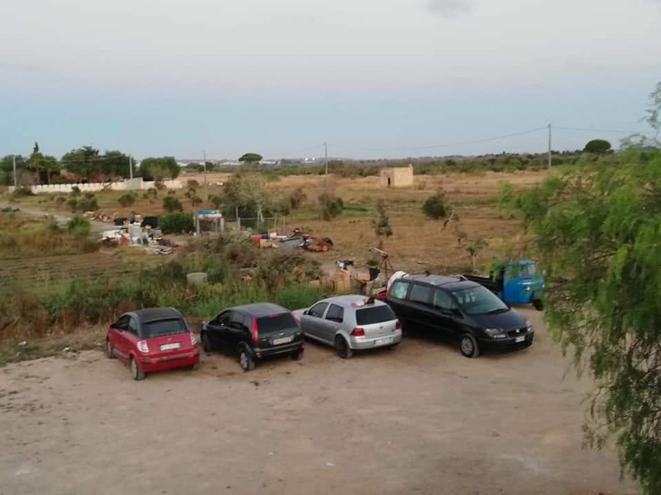 Aree Tende Presso La Casa In Campagna Di Ottavia Hotel Алецио Екстериор снимка