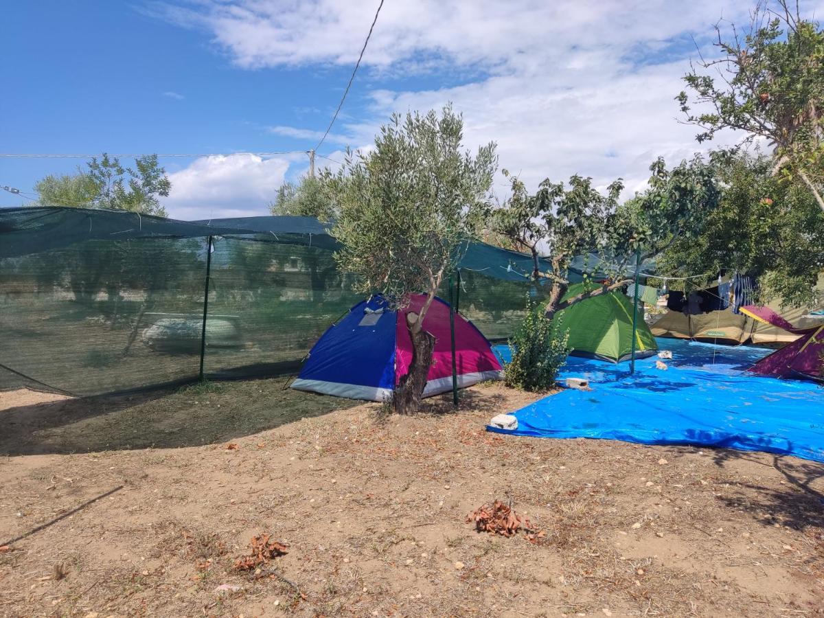 Aree Tende Presso La Casa In Campagna Di Ottavia Hotel Алецио Екстериор снимка